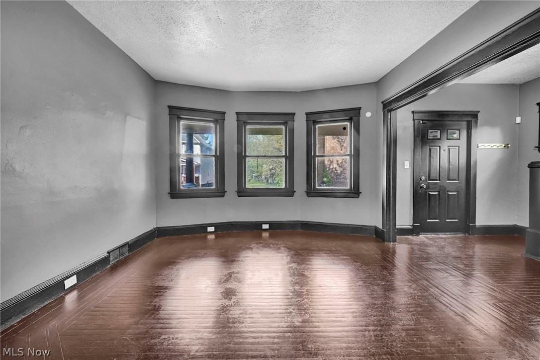 2893 E 119th St - Photo 5 of 23