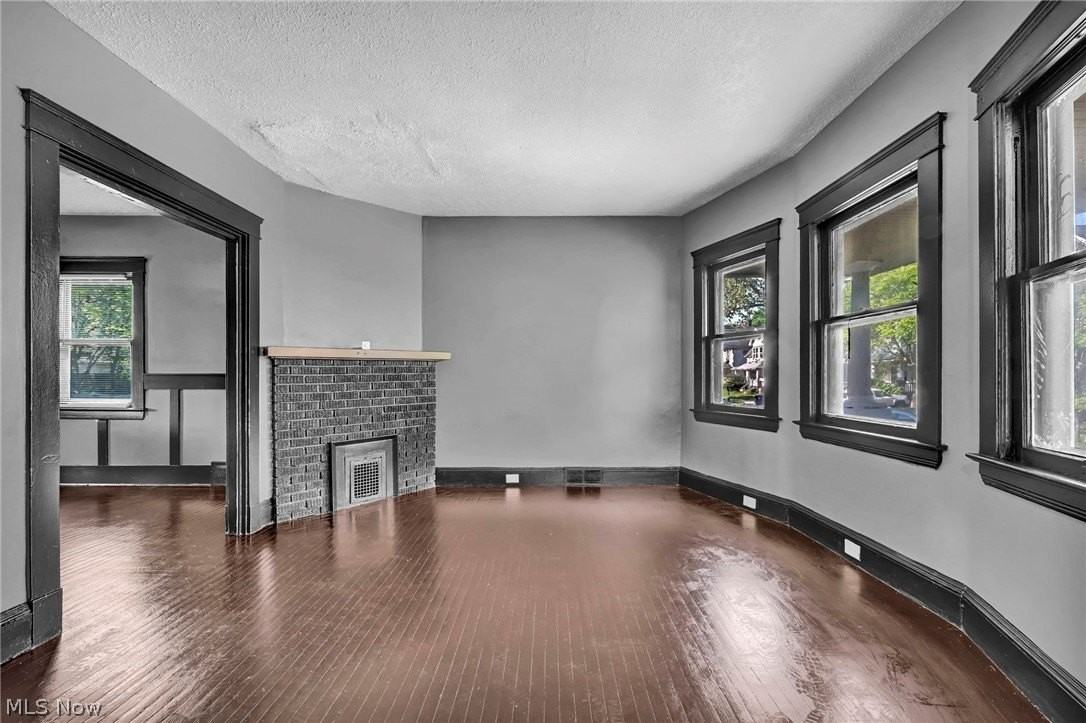 2893 E 119th St - Photo 6 of 23