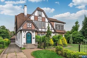 featured image of 103 N Walnut St