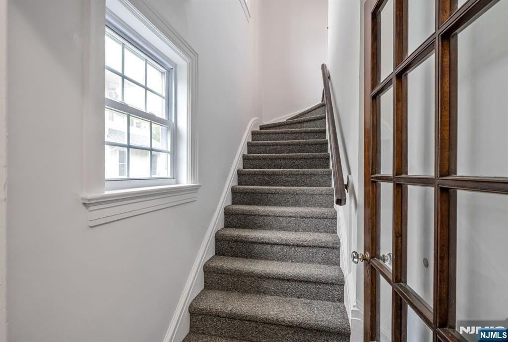103 N Walnut St - Photo 4 of 20