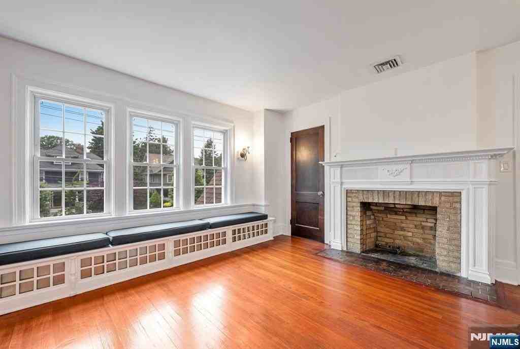 103 N Walnut St - Photo 6 of 20