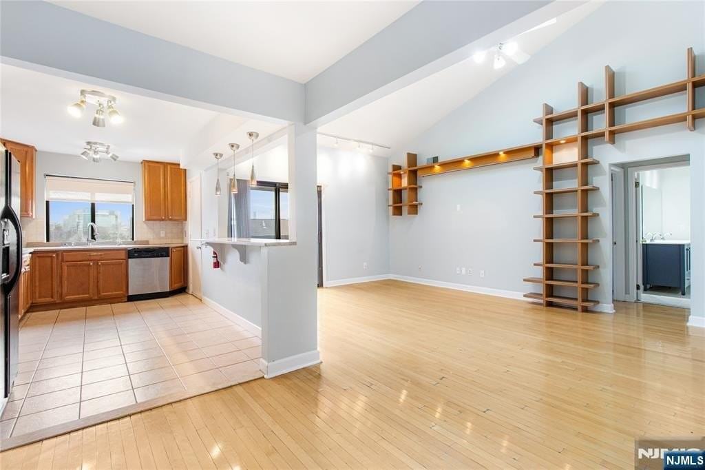 33 Green Valley Ct - Photo 5 of 20
