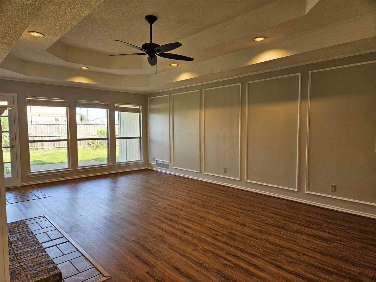 517 Vicki Ln - Photo 2 of 23