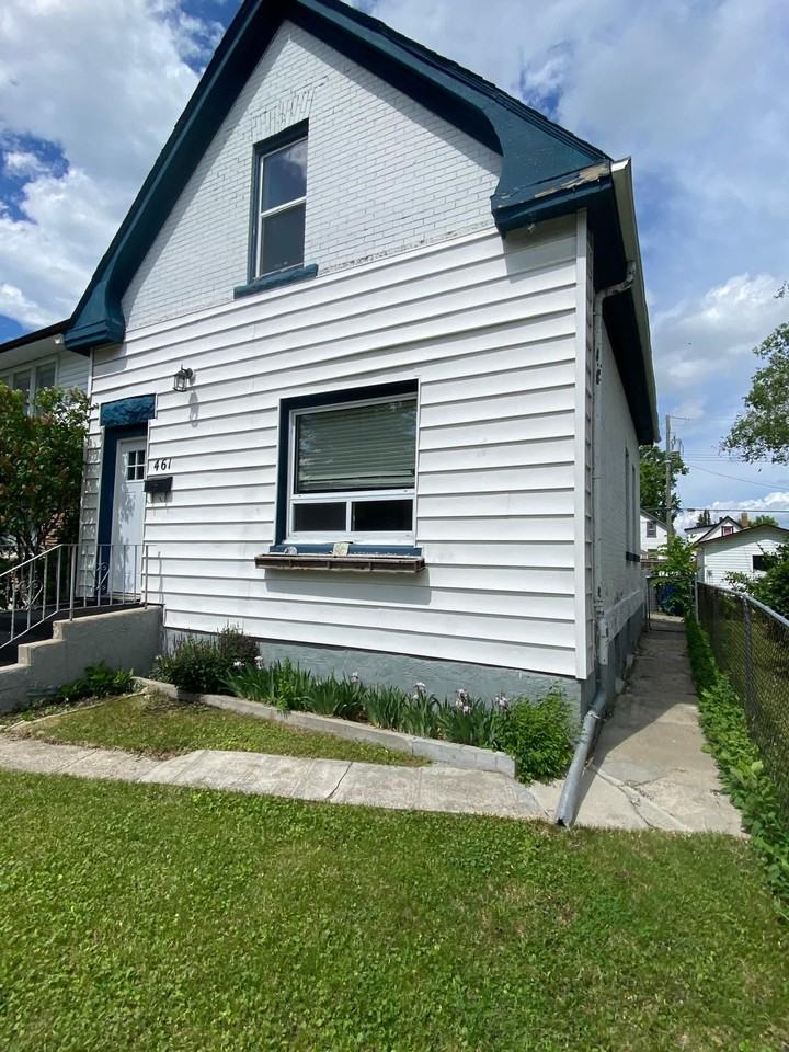 461 Bannerman Ave #1
