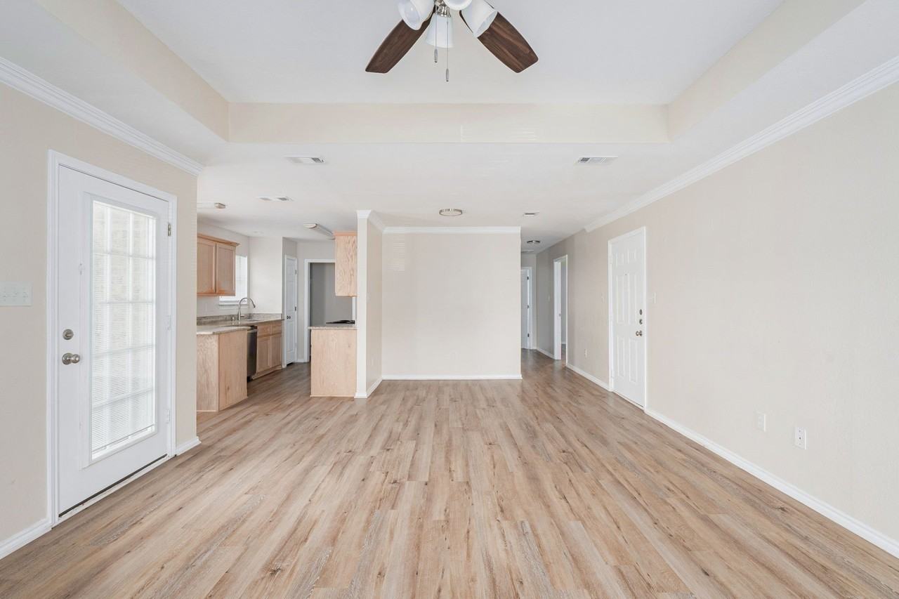 1803 Park Pl - Photo 3 of 17