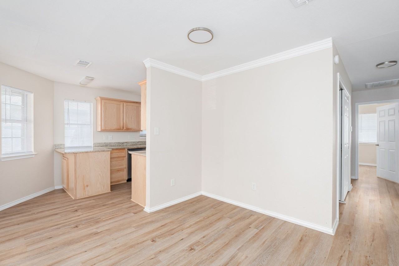 1803 Park Pl - Photo 4 of 17