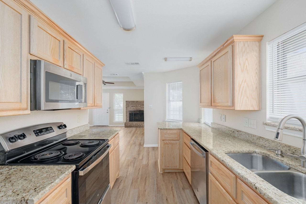 1803 Park Pl - Photo 6 of 17