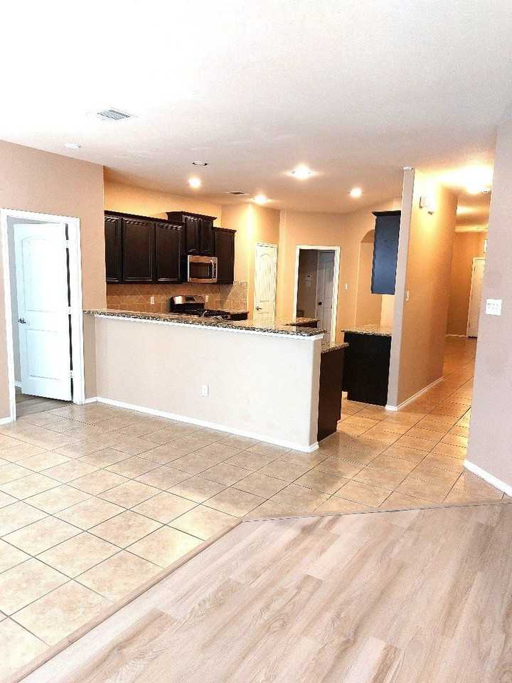 1113 Haskell Dr - Photo 4 of 25