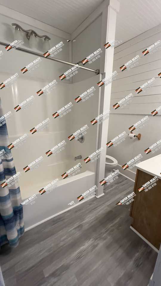 233 1/2 W Washington St #1 - Photo 6 of 9