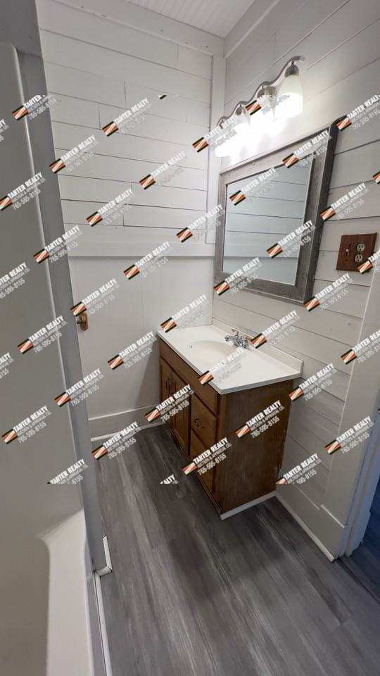 233 1/2 W Washington St #1 - Photo 7 of 9