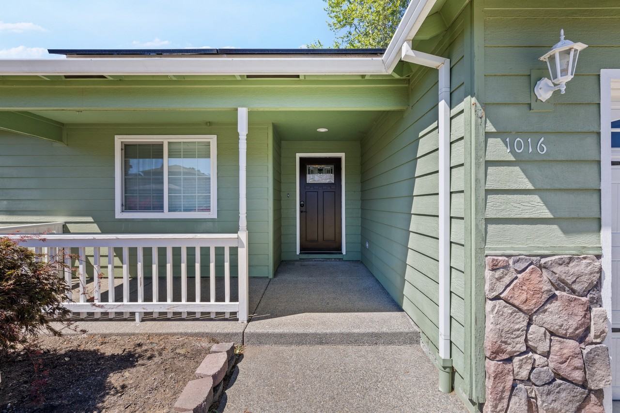 1016 Birmingham St #1 - Photo 4 of 25