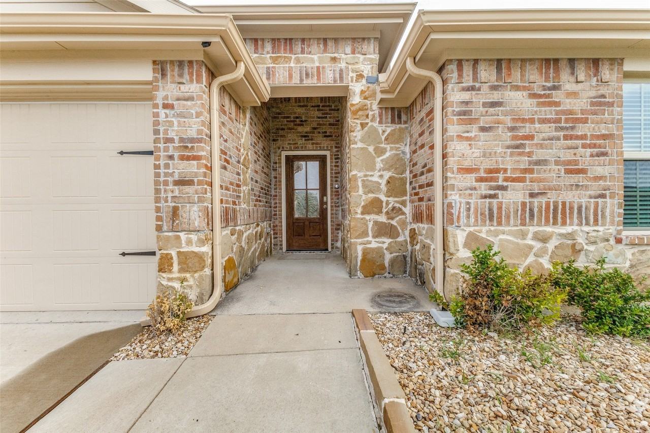311 Milo Way - Photo 2 of 23