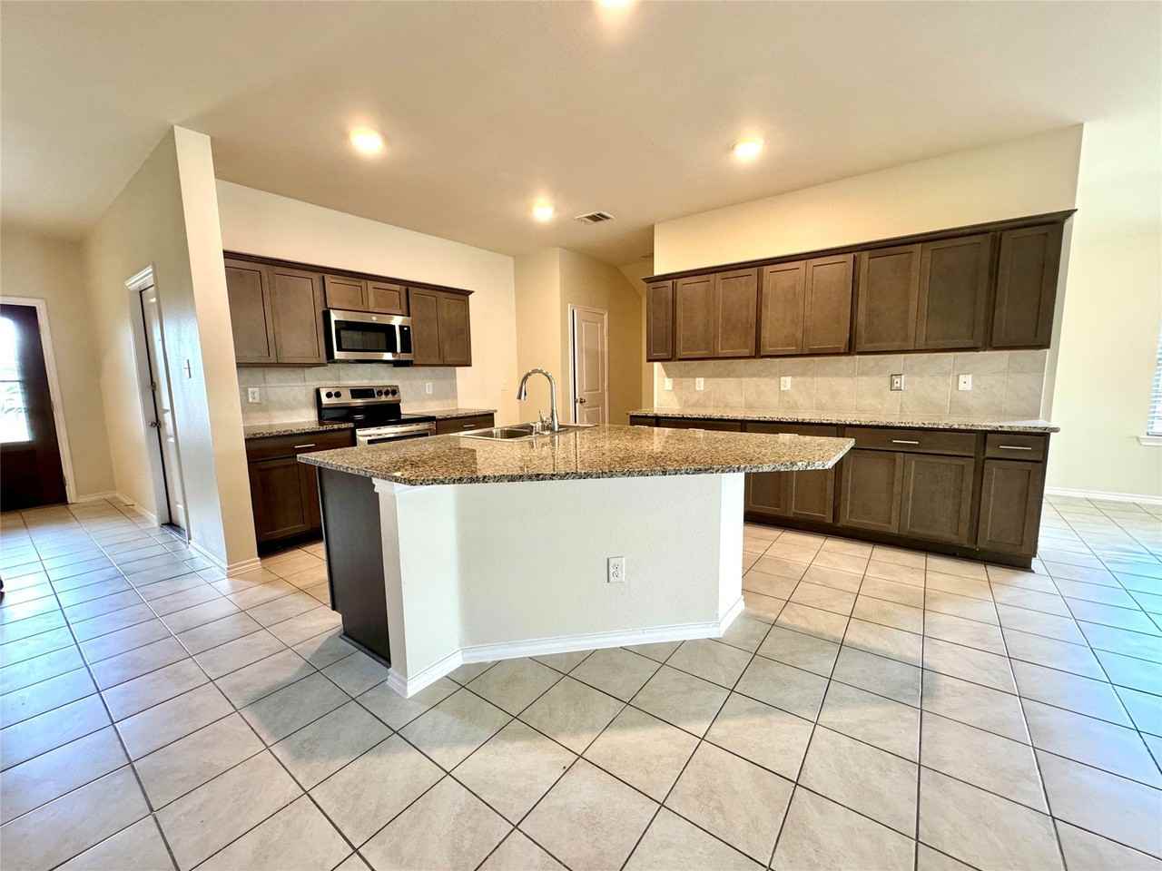 311 Milo Way - Photo 4 of 23