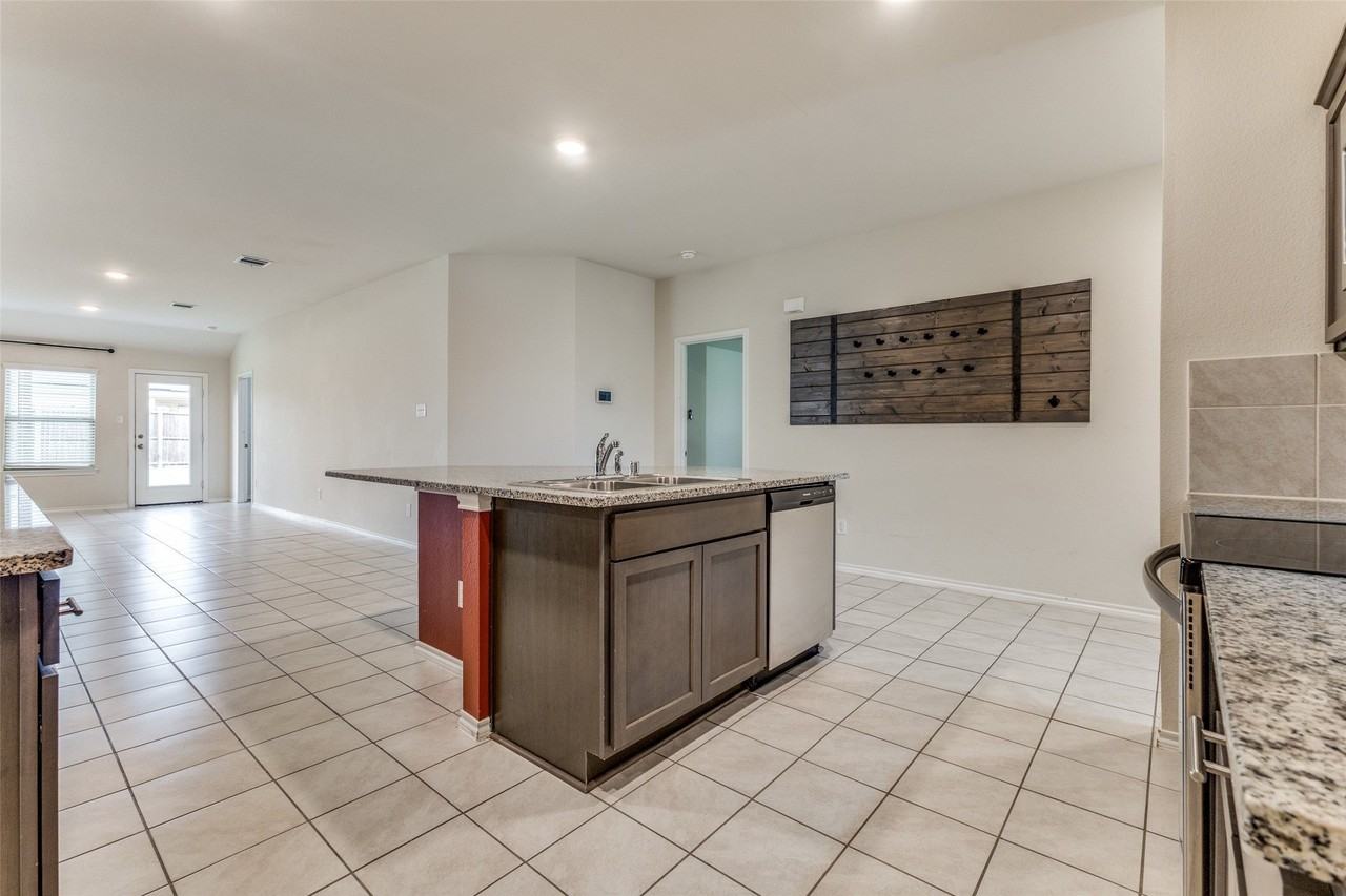 311 Milo Way - Photo 7 of 23