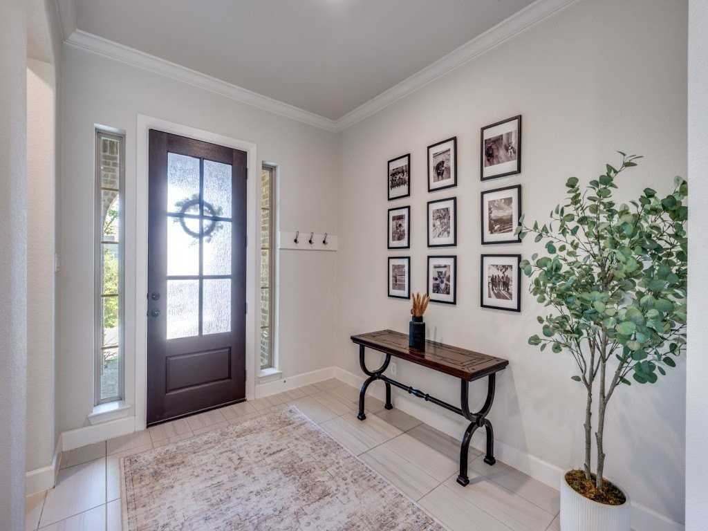 1044 Myers Park Trl - Photo 3 of 36