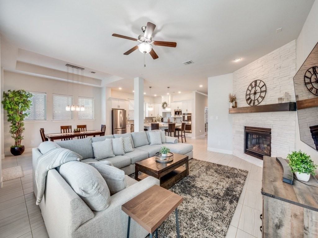 1044 Myers Park Trl - Photo 6 of 36