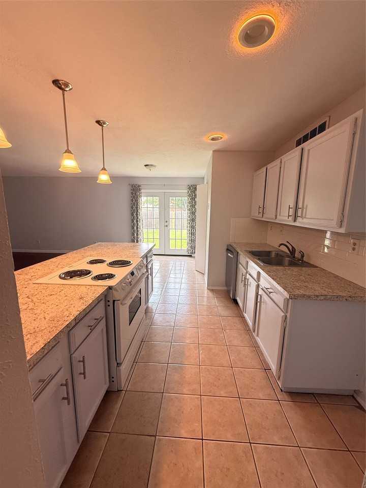 5512 Rutledge Dr - Photo 3 of 19