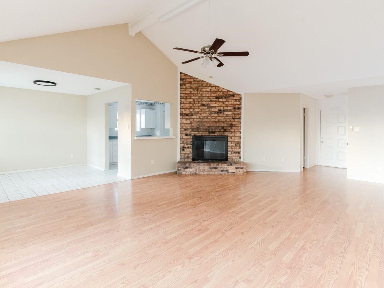 6825 Longleaf Ln - Photo 2 of 24