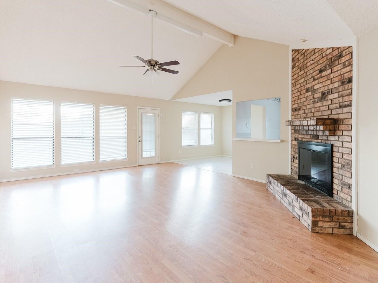 6825 Longleaf Ln - Photo 3 of 24
