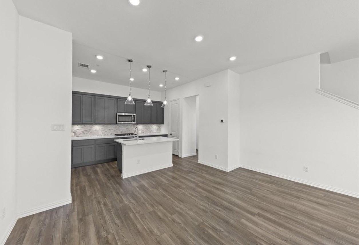 1048 Keene Ridge Dr - Photo 4 of 17
