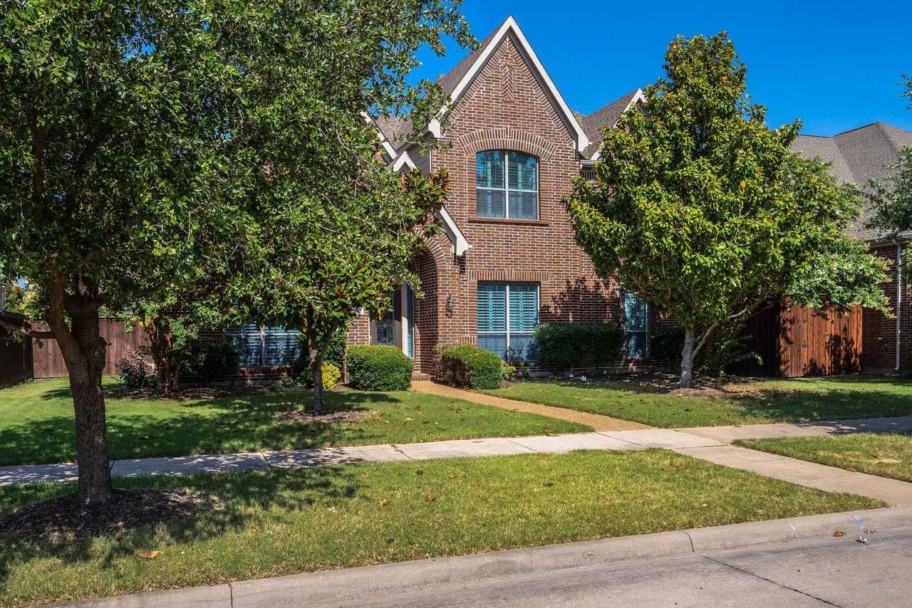 7747 Ivanhoe Dr - Photo 3 of 39