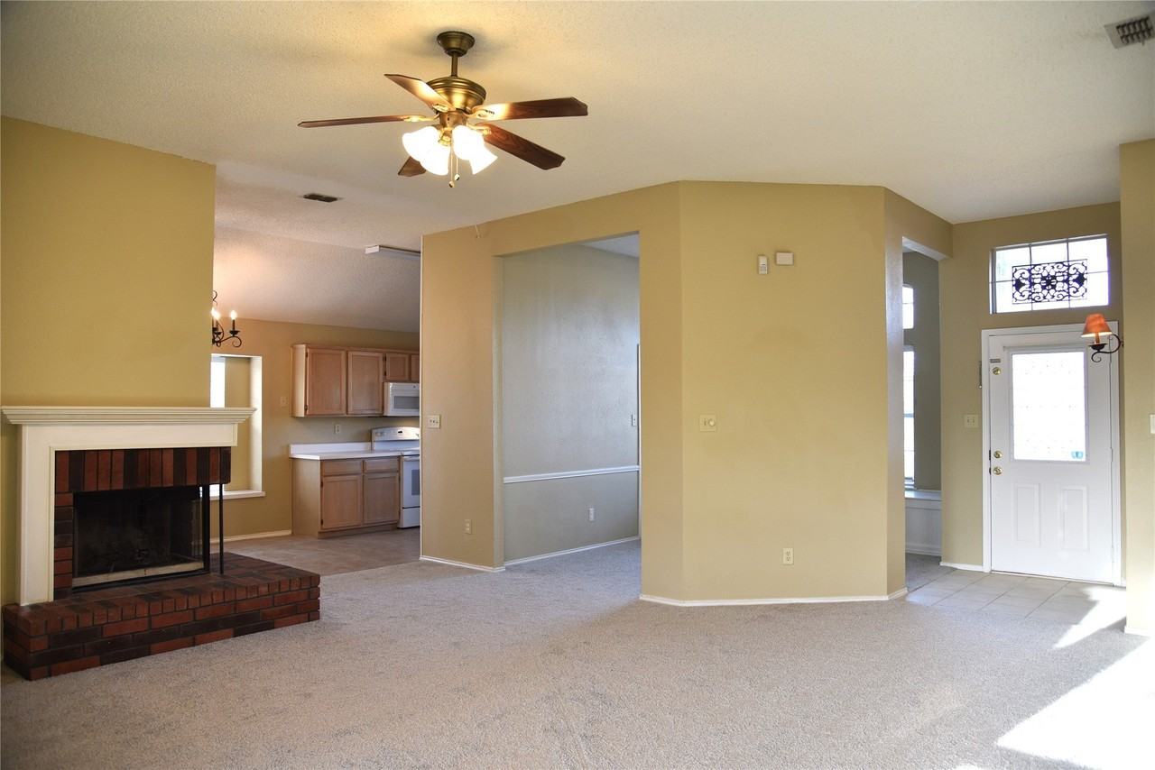 7025 Blalock Dr - Photo 3 of 24