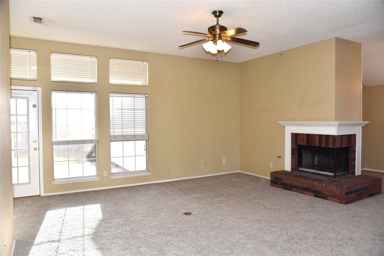 7025 Blalock Dr - Photo 4 of 24