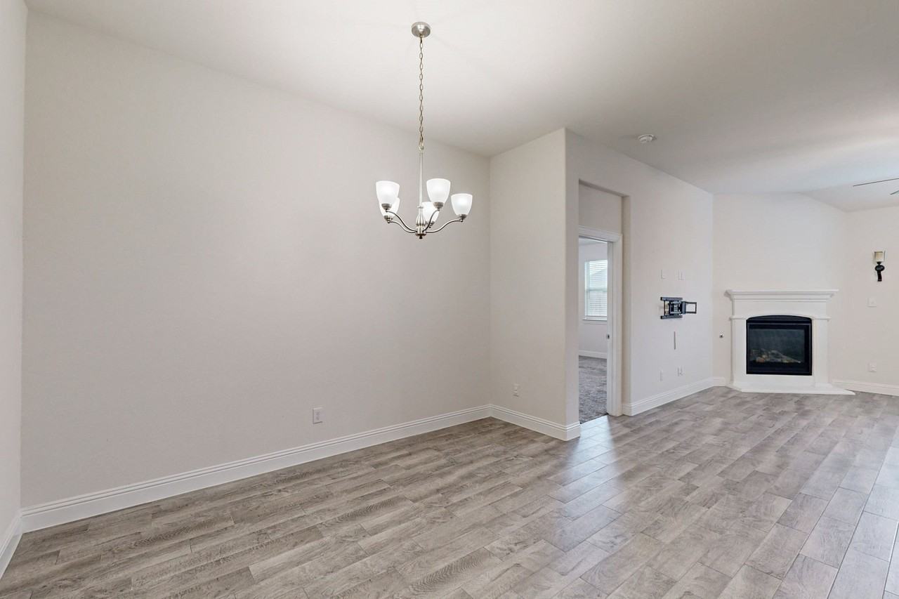 10925 Klondike Ln - Photo 5 of 33