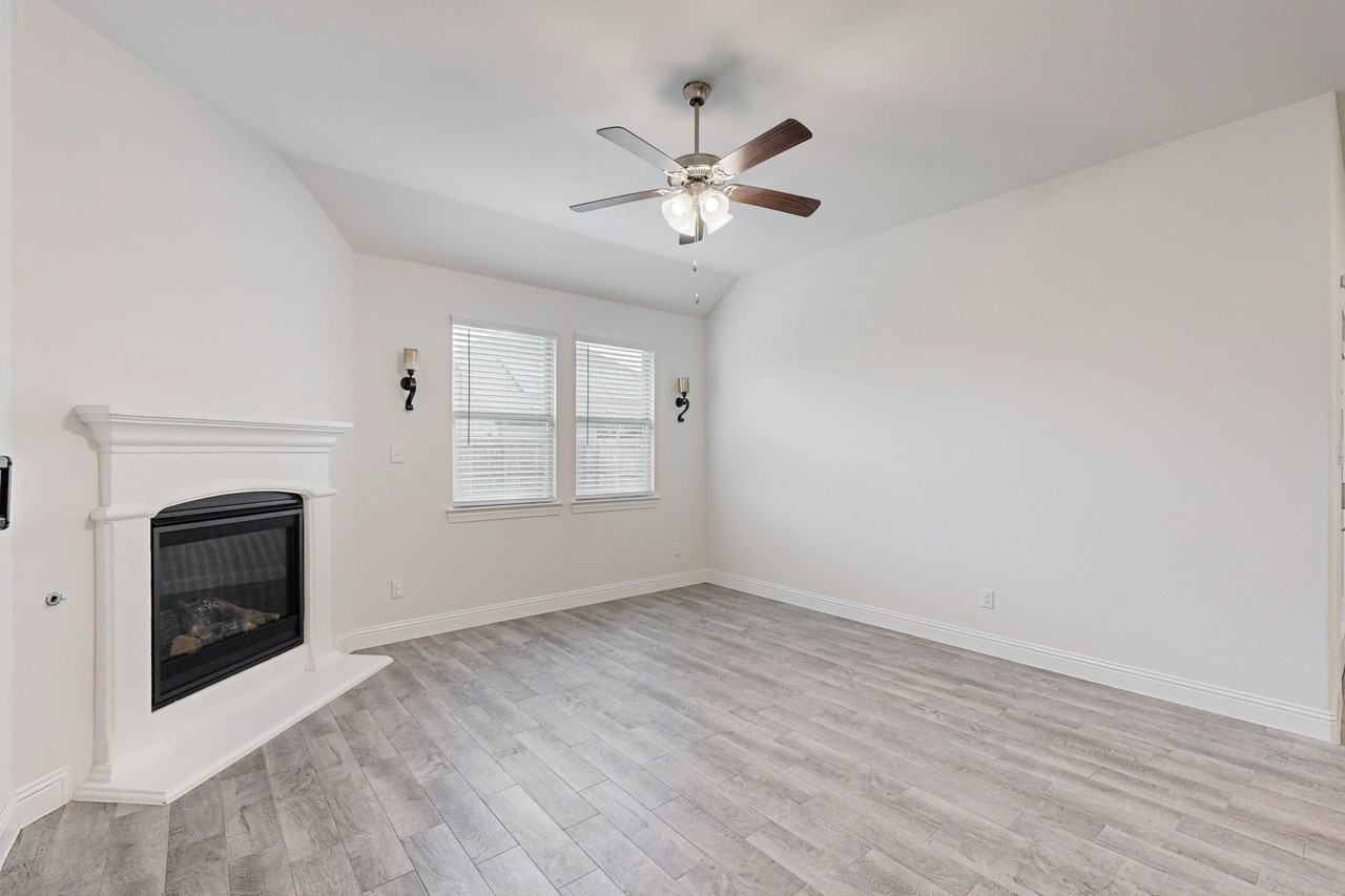 10925 Klondike Ln - Photo 6 of 33