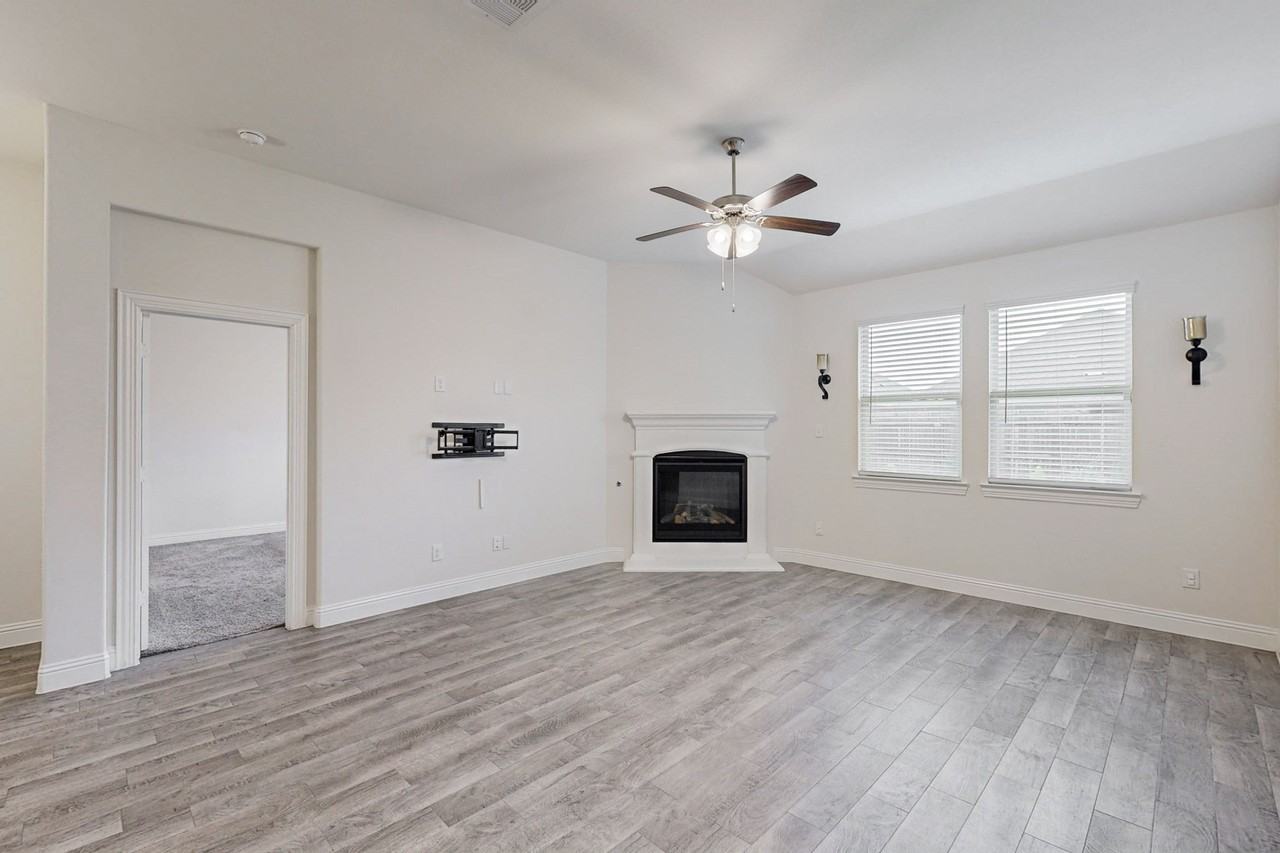 10925 Klondike Ln - Photo 7 of 33