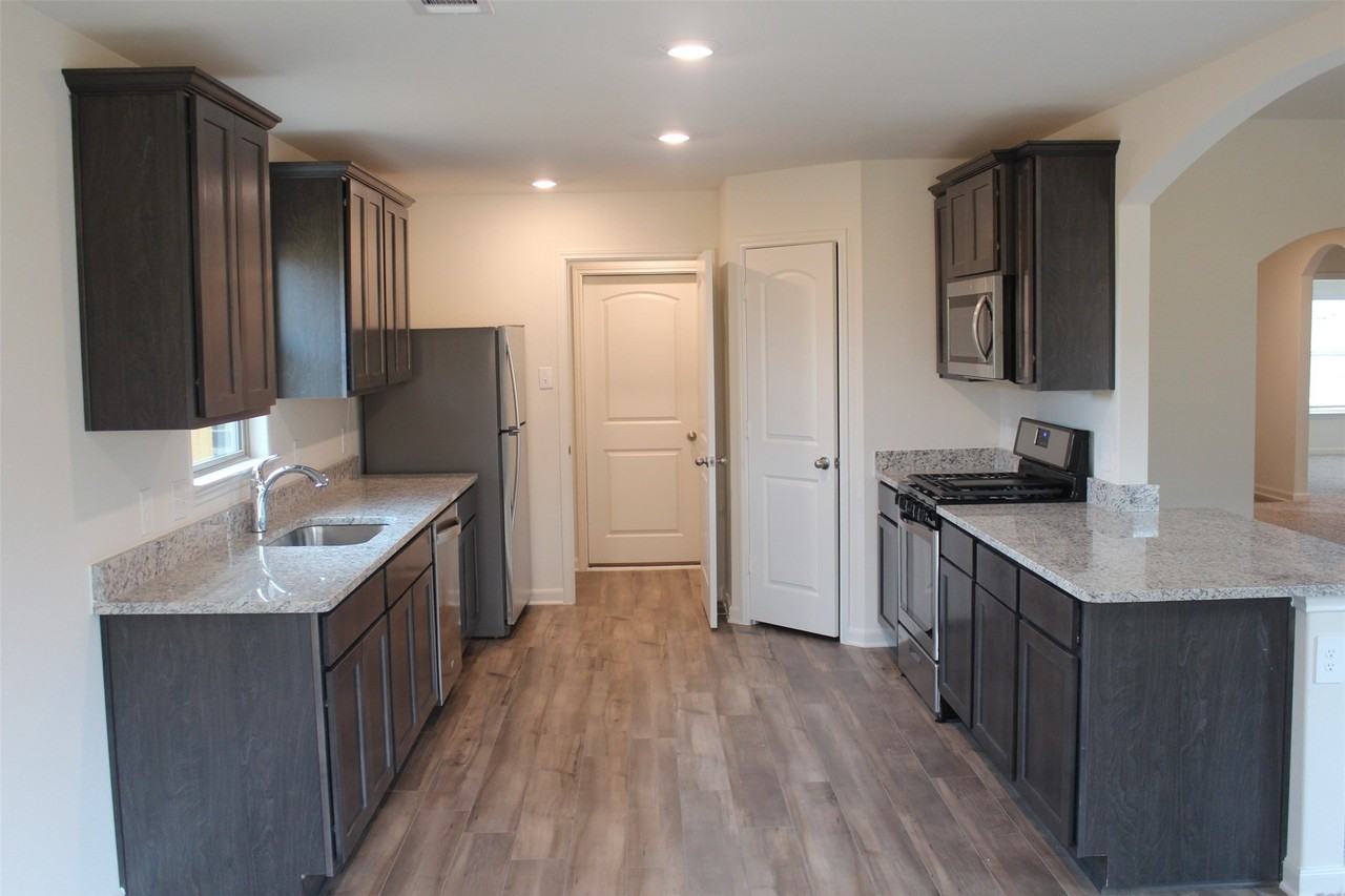 3044 Boran Dr - Photo 3 of 19