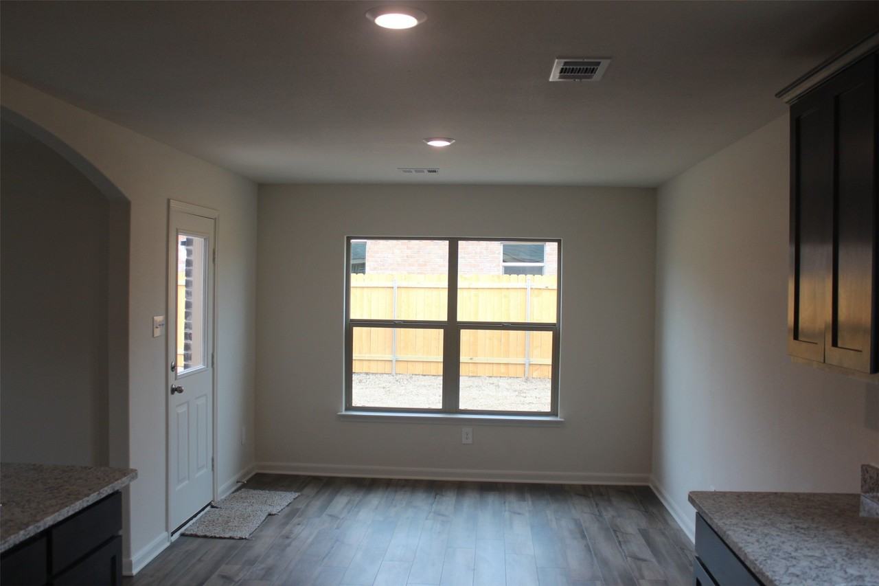3044 Boran Dr - Photo 4 of 19