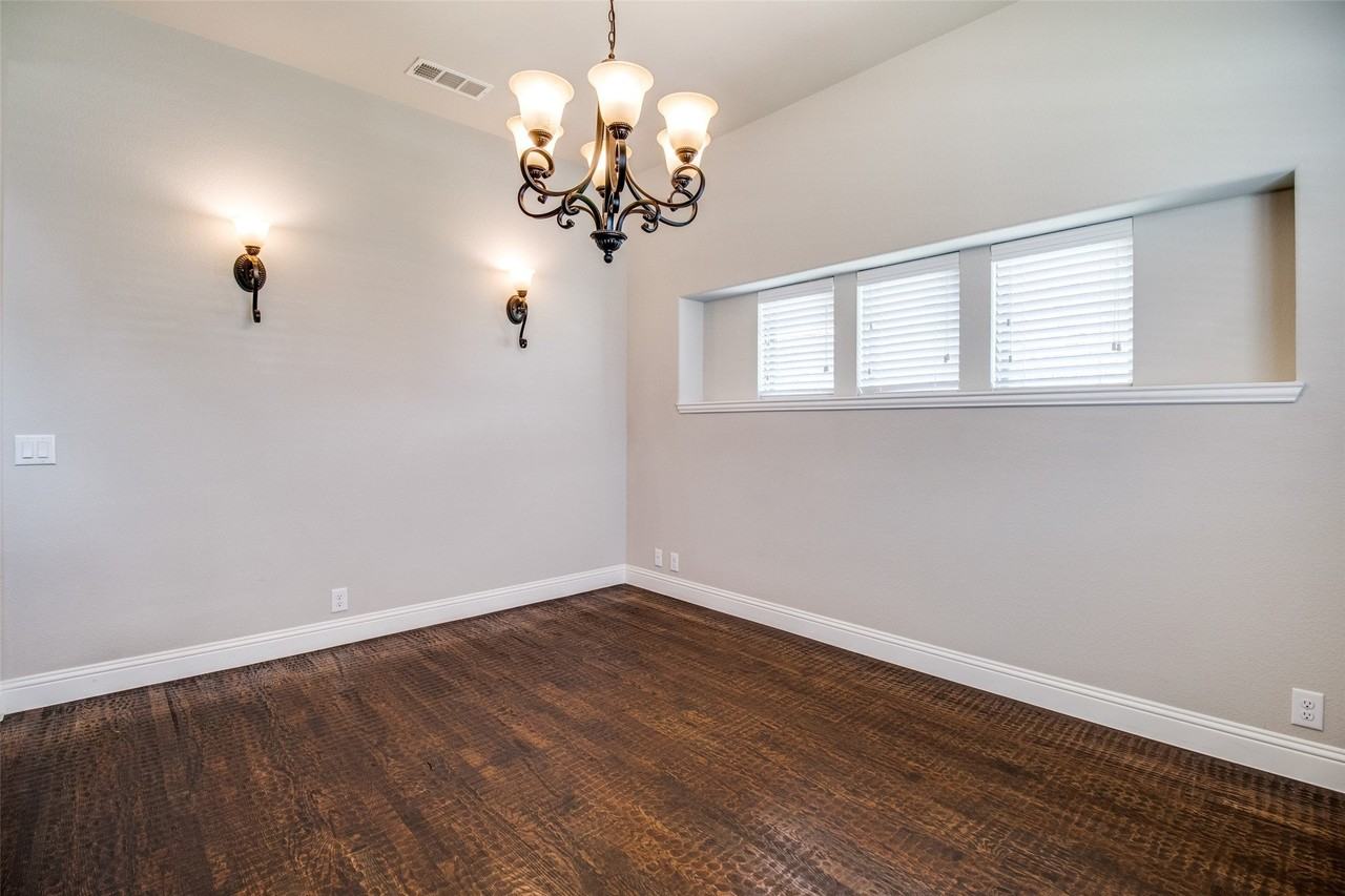 4619 Amesbury - Photo 4 of 25