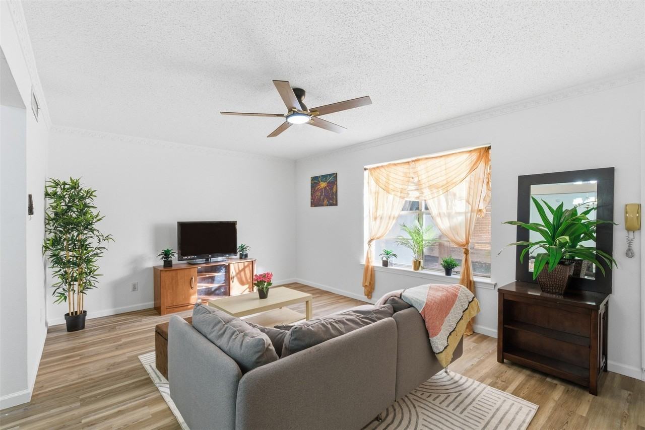 5817 Sandhurst Ln #B - Photo 3 of 27