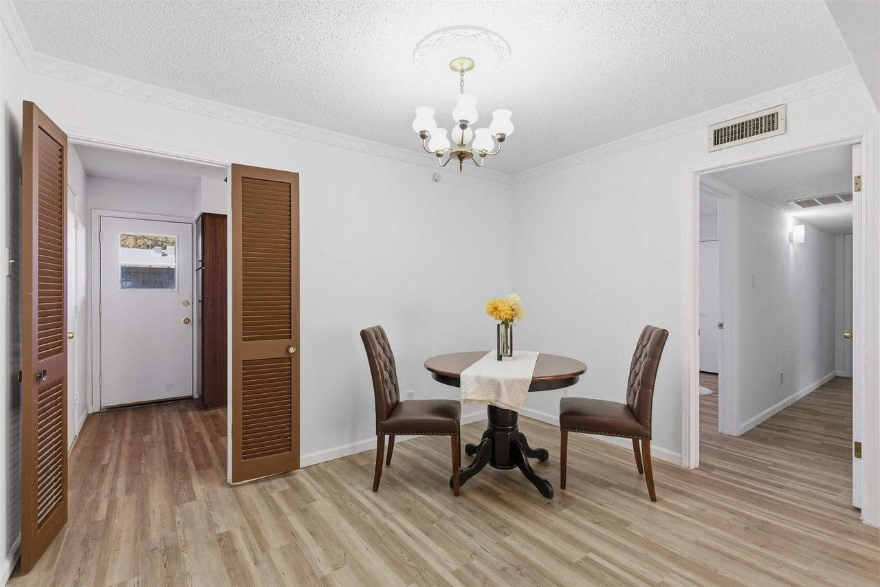 5817 Sandhurst Ln #B - Photo 5 of 27