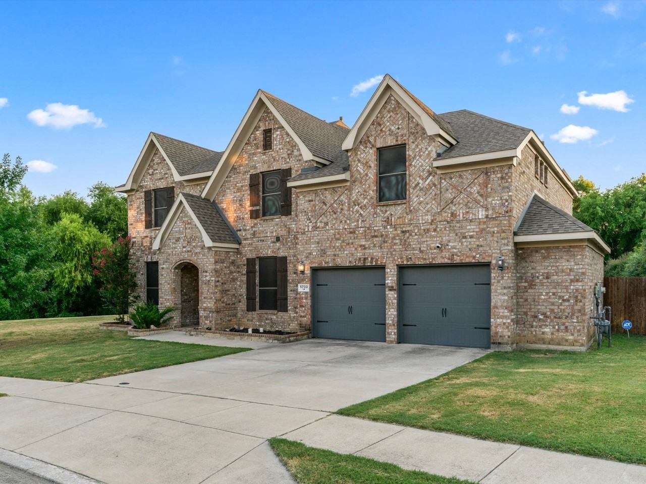 5733 Coleto Creek Cir - Photo 2 of 35
