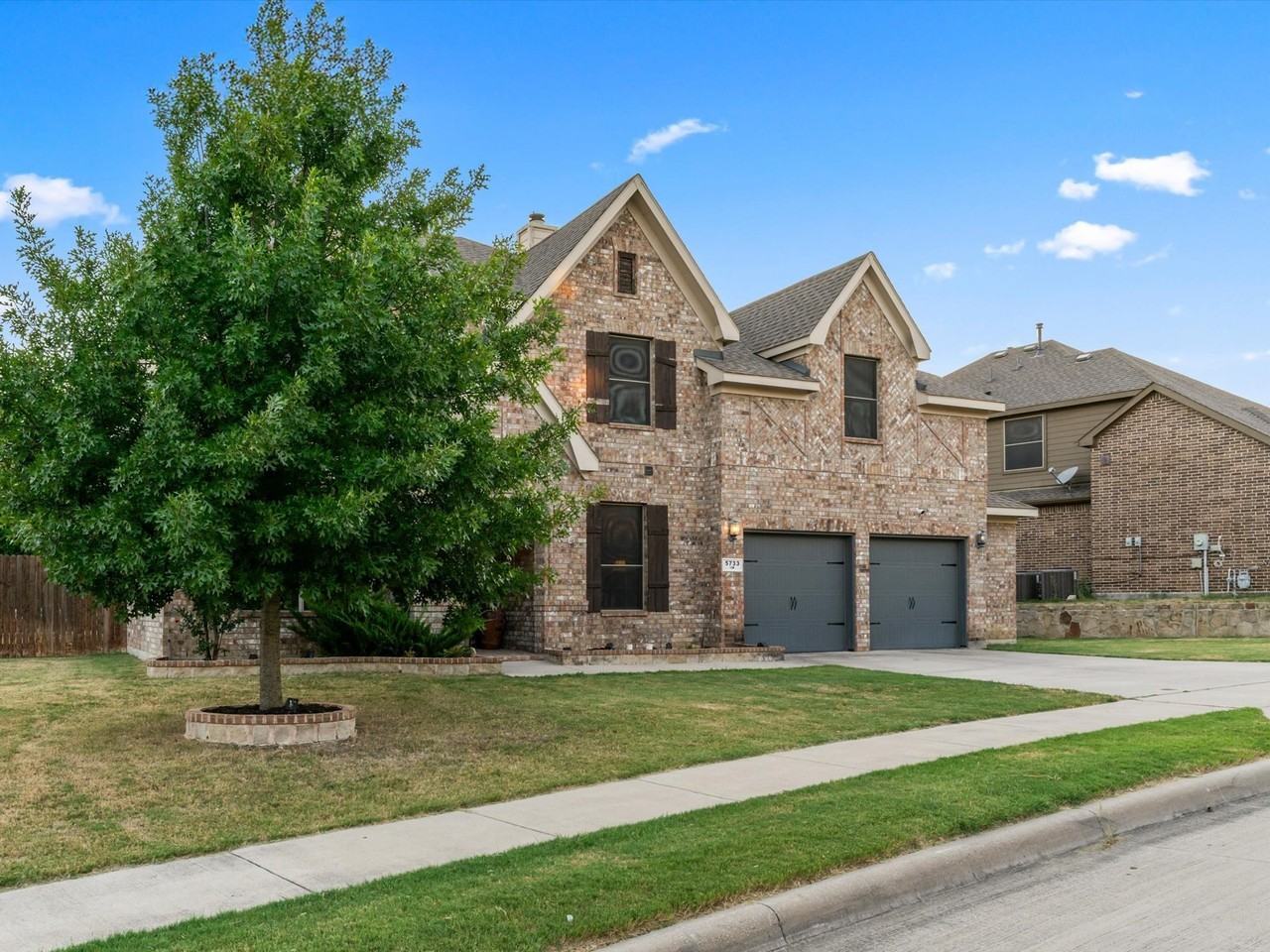 5733 Coleto Creek Cir - Photo 3 of 35