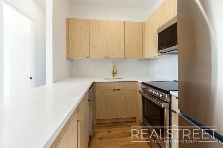 341 Herkimer St #4F - Photo 4 of 13