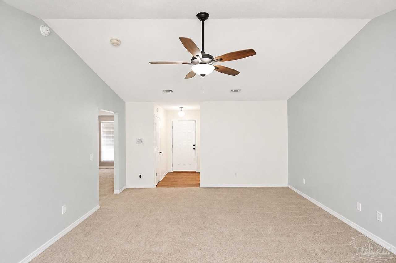 10609 Creek Ridge Dr - Photo 3 of 20