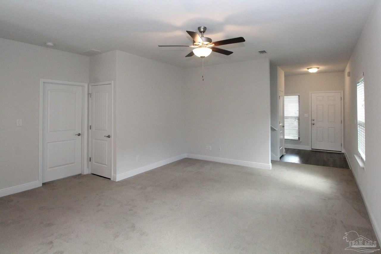3865 Sandspur Ln - Photo 3 of 29