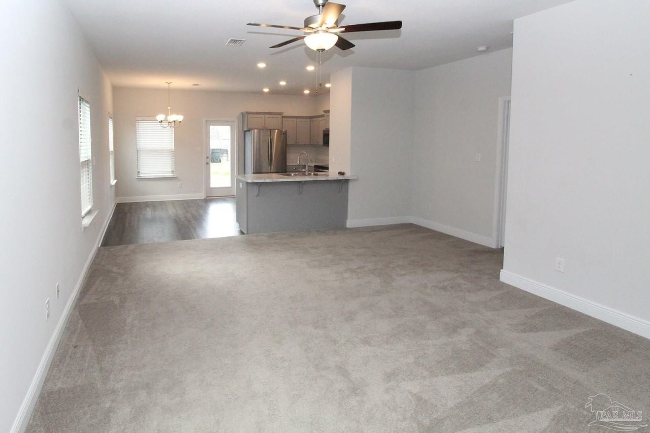 3865 Sandspur Ln - Photo 5 of 29