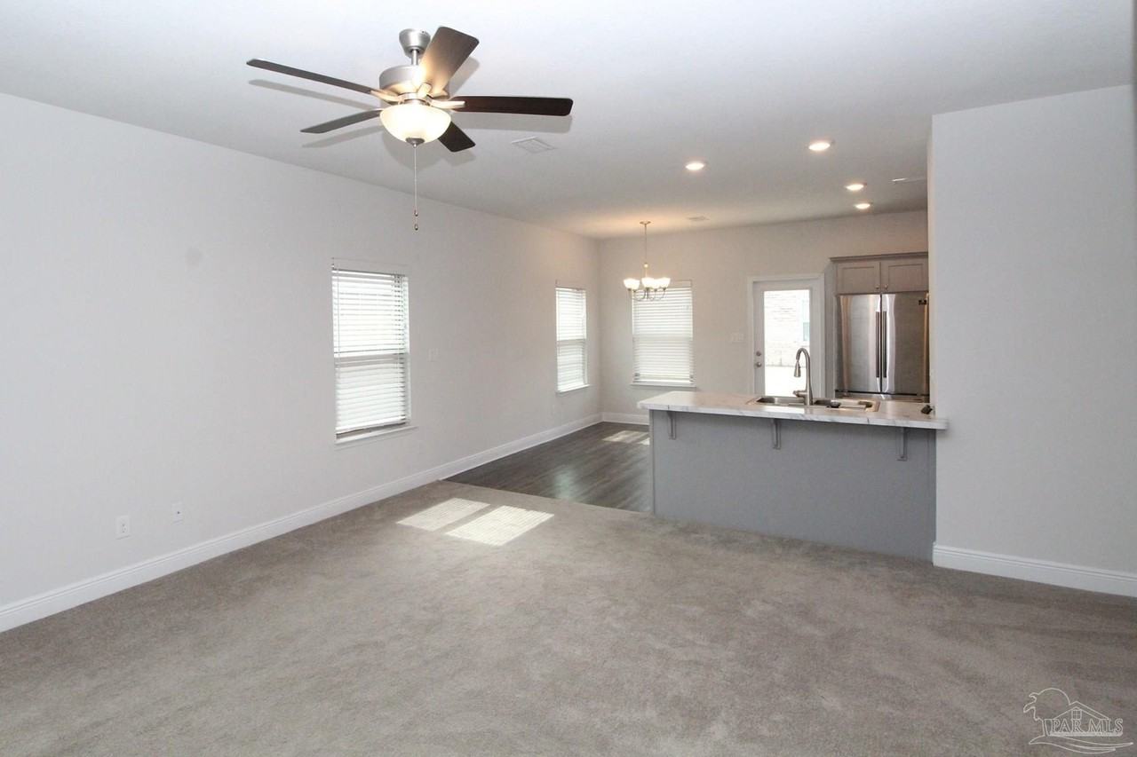 3865 Sandspur Ln - Photo 6 of 29