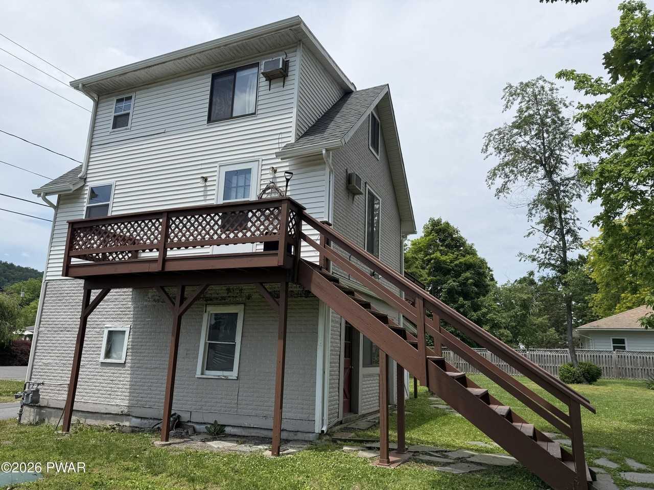 203R E Ann St - Photo 2 of 18