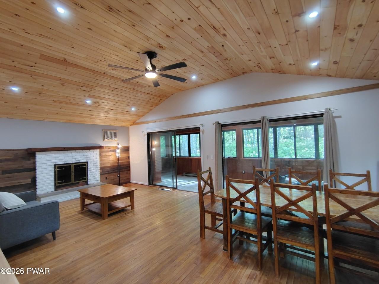 113 Portage Ln - Photo 2 of 19