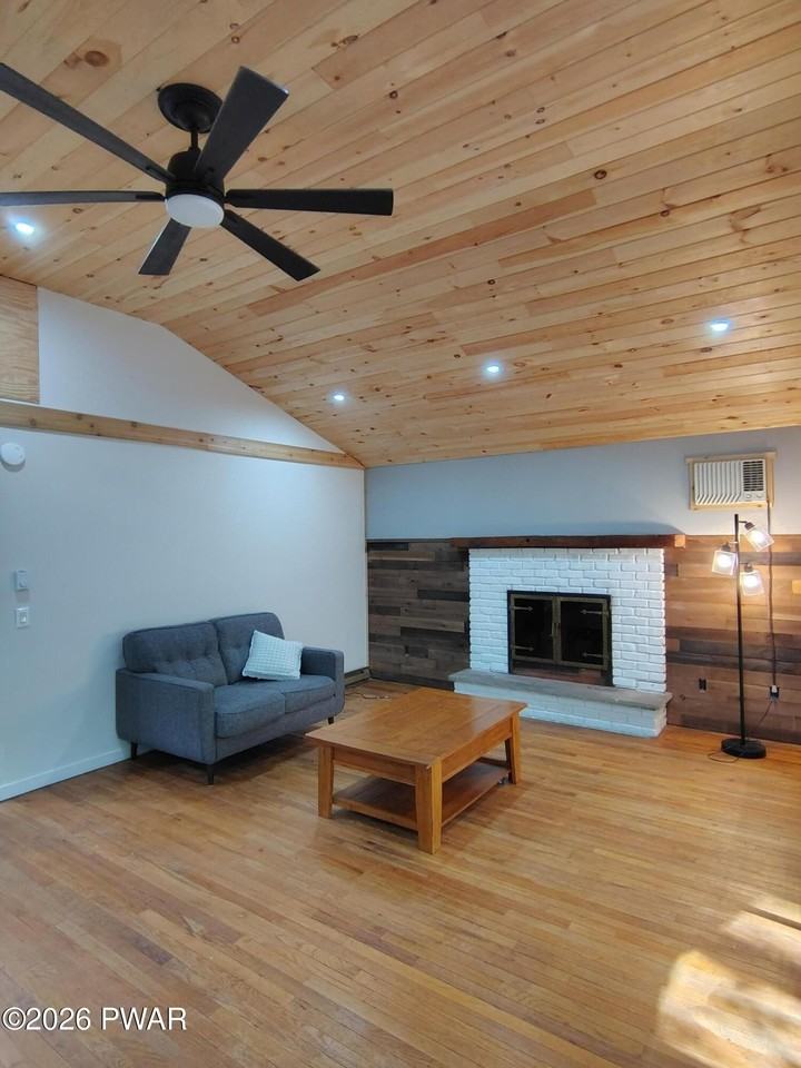 113 Portage Ln - Photo 4 of 19