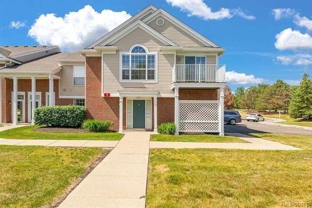 16901 Carriage Way - Photo 2 of 36