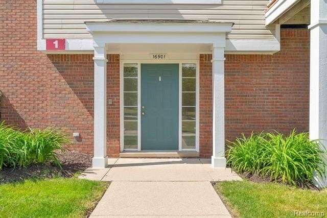 16901 Carriage Way - Photo 5 of 36