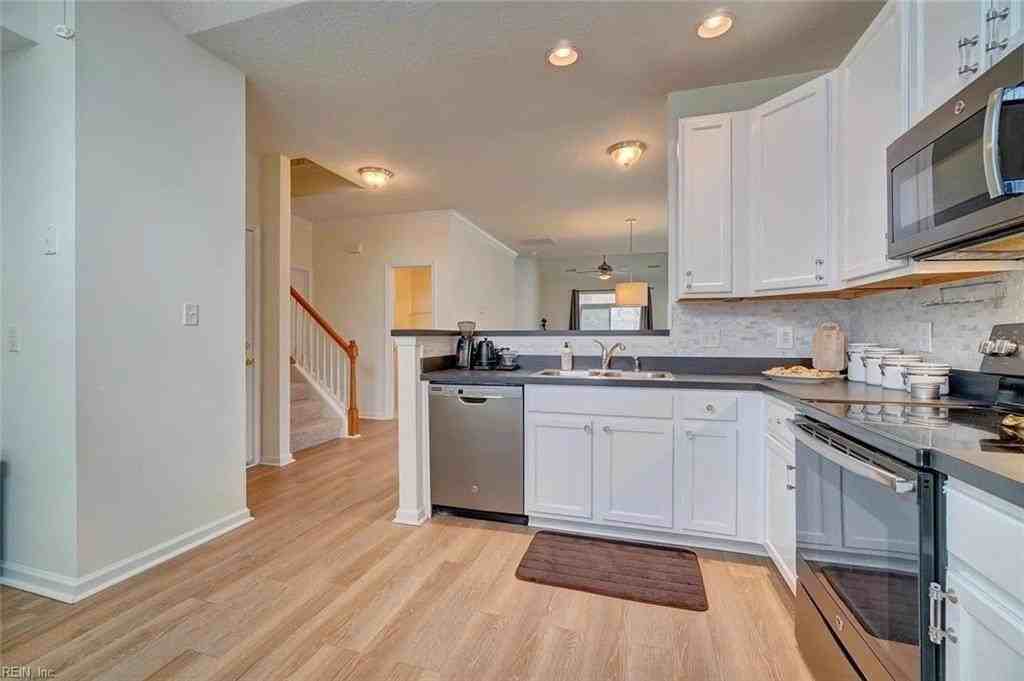 2230 Livingston St - Photo 5 of 26
