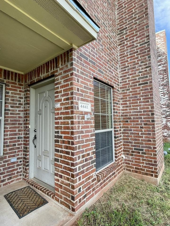 4441 Oak Grove Blvd - Photo 2 of 17