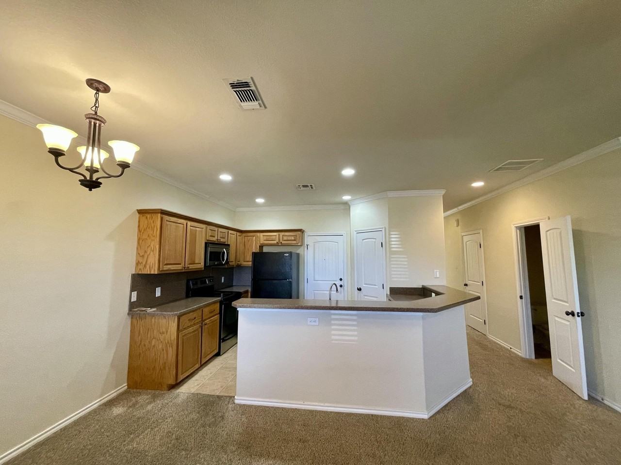 4441 Oak Grove Blvd - Photo 3 of 17